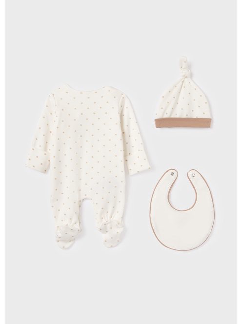 Mayoral rugdalózó sapkával és nyálkendővel