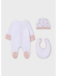 Nyuszis rugdalózó sapkával, nyálkendővel