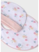 Nyuszis rugdalózó sapkával, nyálkendővel